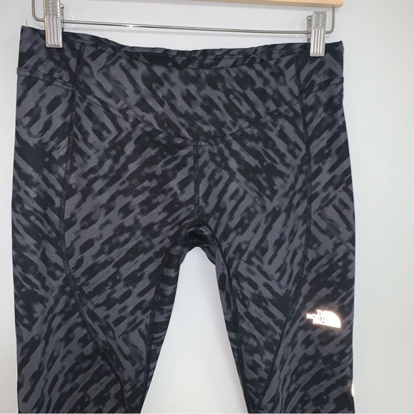 The North Face Crop Leggings Women’s Size M Black Grey Capri Tight Running Pant - Picture 2 of 9